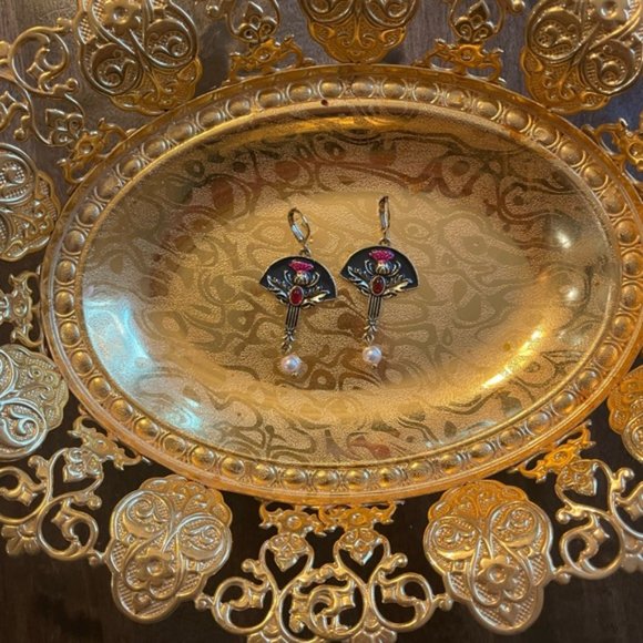 Vintage Fan Earrings - Picture 4 of 5